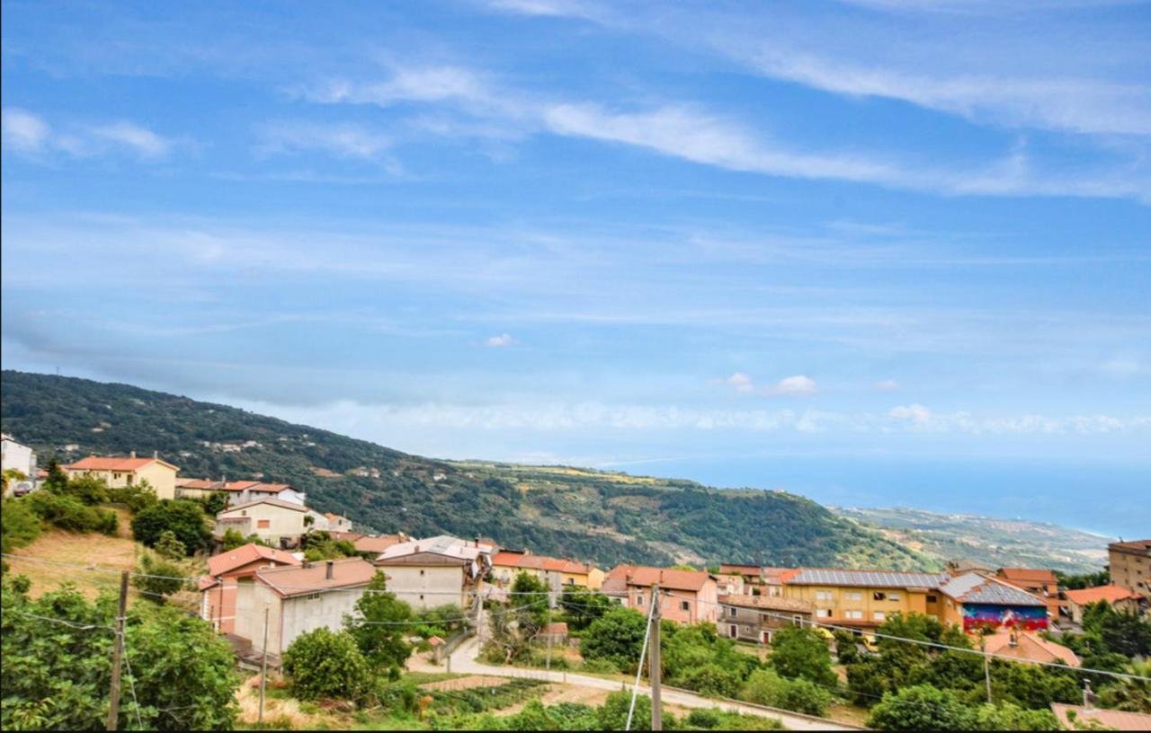 Confortevole E Spazioso Appartamento 100Mq A Falerna Con Vista Panoramica Sul Golfo Con Free Wifi E Smart Tv 외부 사진